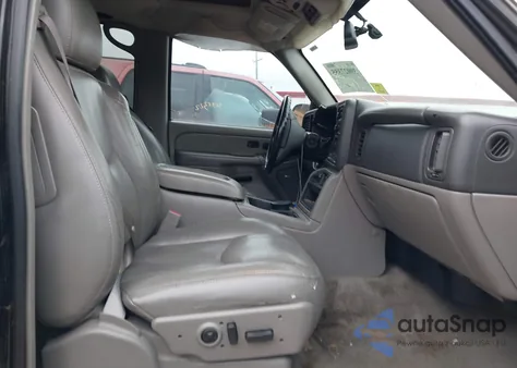 2005 Chevrolet Tahoe Lt z USA, uszkodzony, nr VIN 1GNEC13TX5R135215